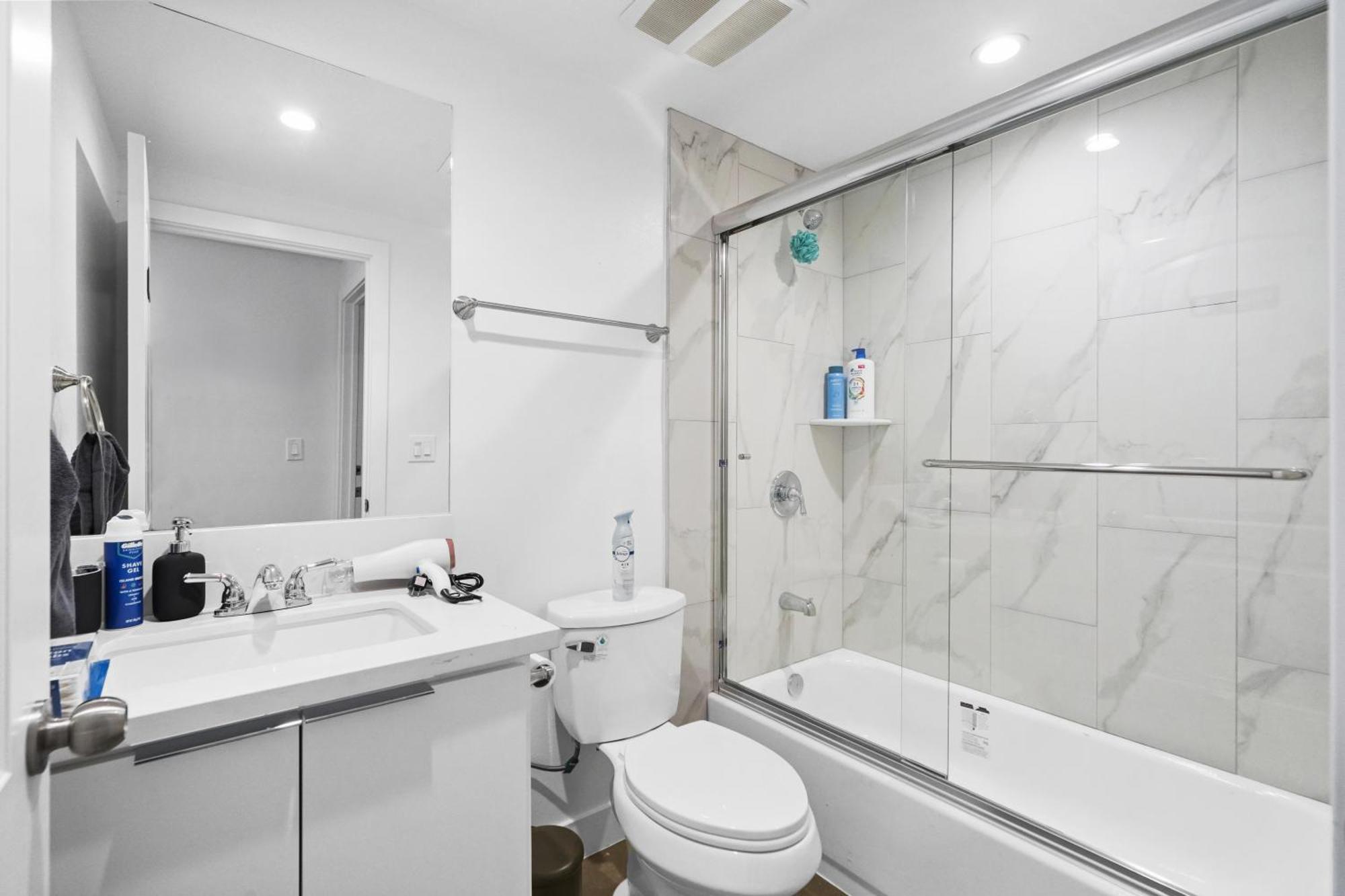 Charming Bedroom With Bathroom Лос Анджелис Екстериор снимка